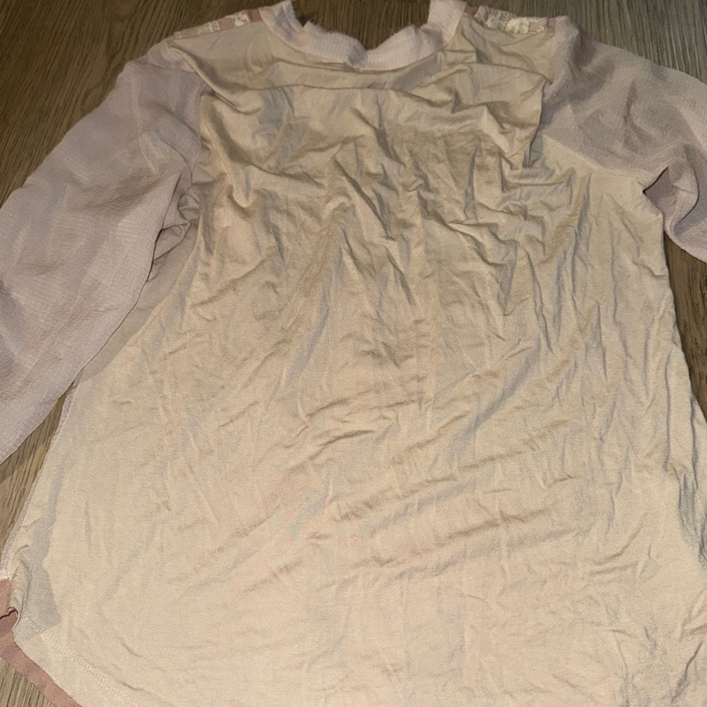 Gimmicks by BKE Pink and Cream Top - Picture 4 of 5